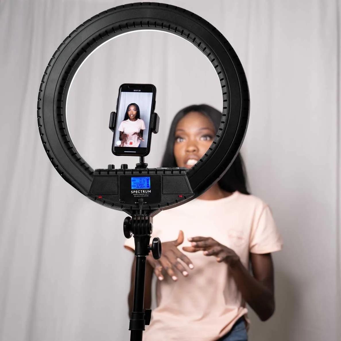 18" LED Portable Ring Light - Diamond Luxe III (DEMO STOCK)