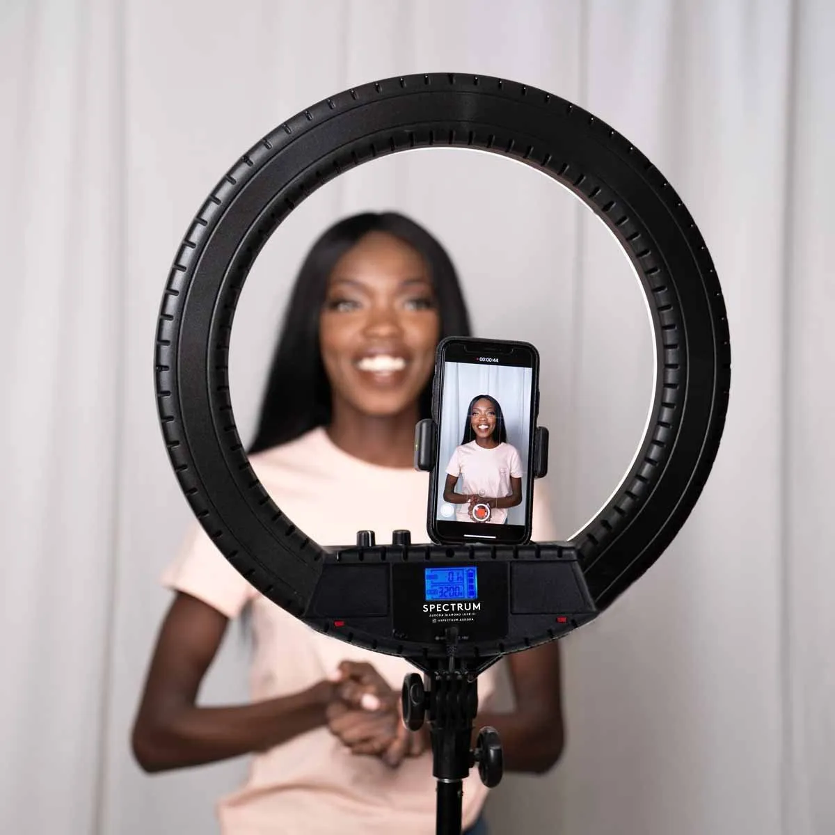 18" LED Portable Ring Light - Diamond Luxe III (DEMO STOCK)