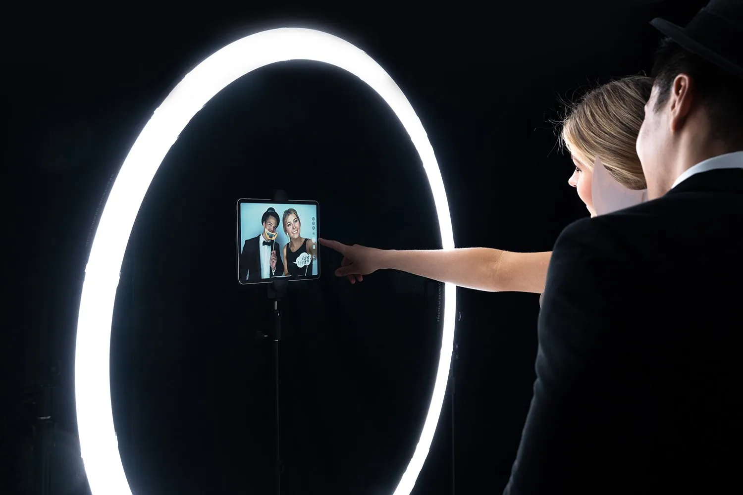 Giant Wedding & Events 47" LED Ring Light Photobooth Kit - Aurora Max